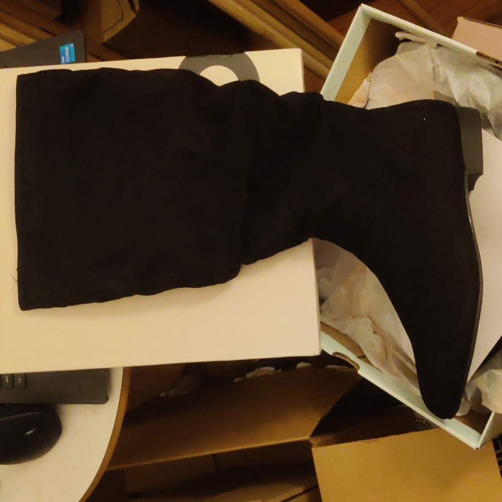 New size 9.5 black knee high SO slouchy boots